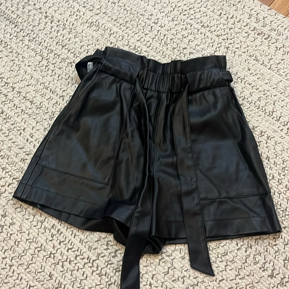 Black leather zara basic shorts like new size Xs